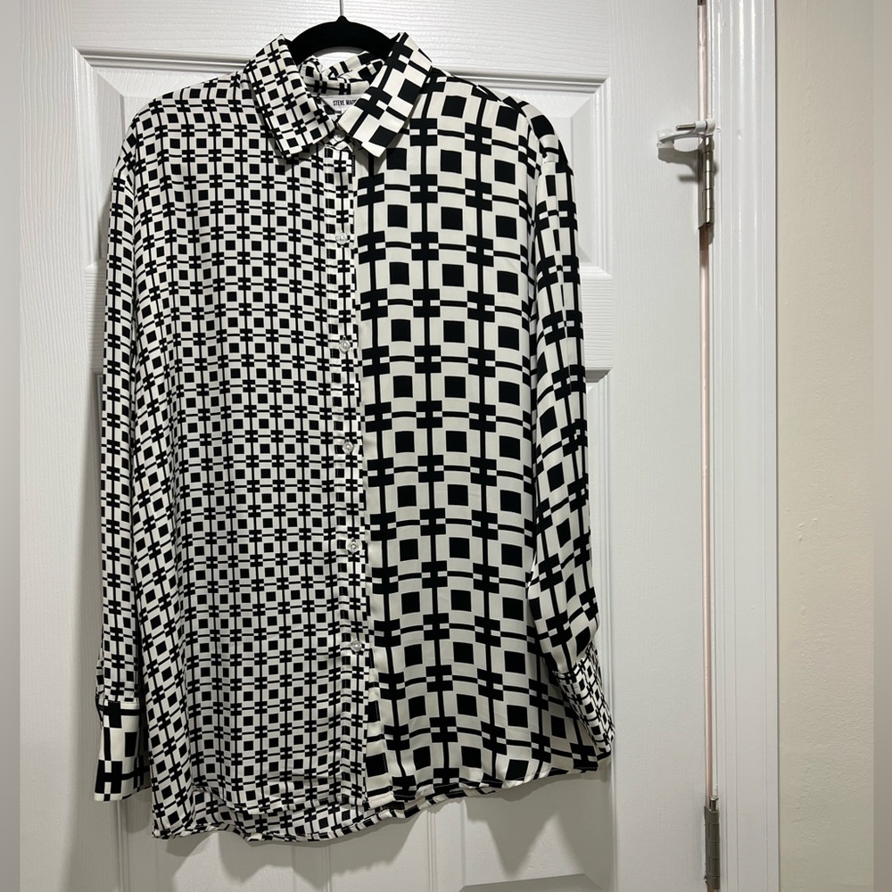 STEVE MADDEN GEOMETRIC BLOUSE